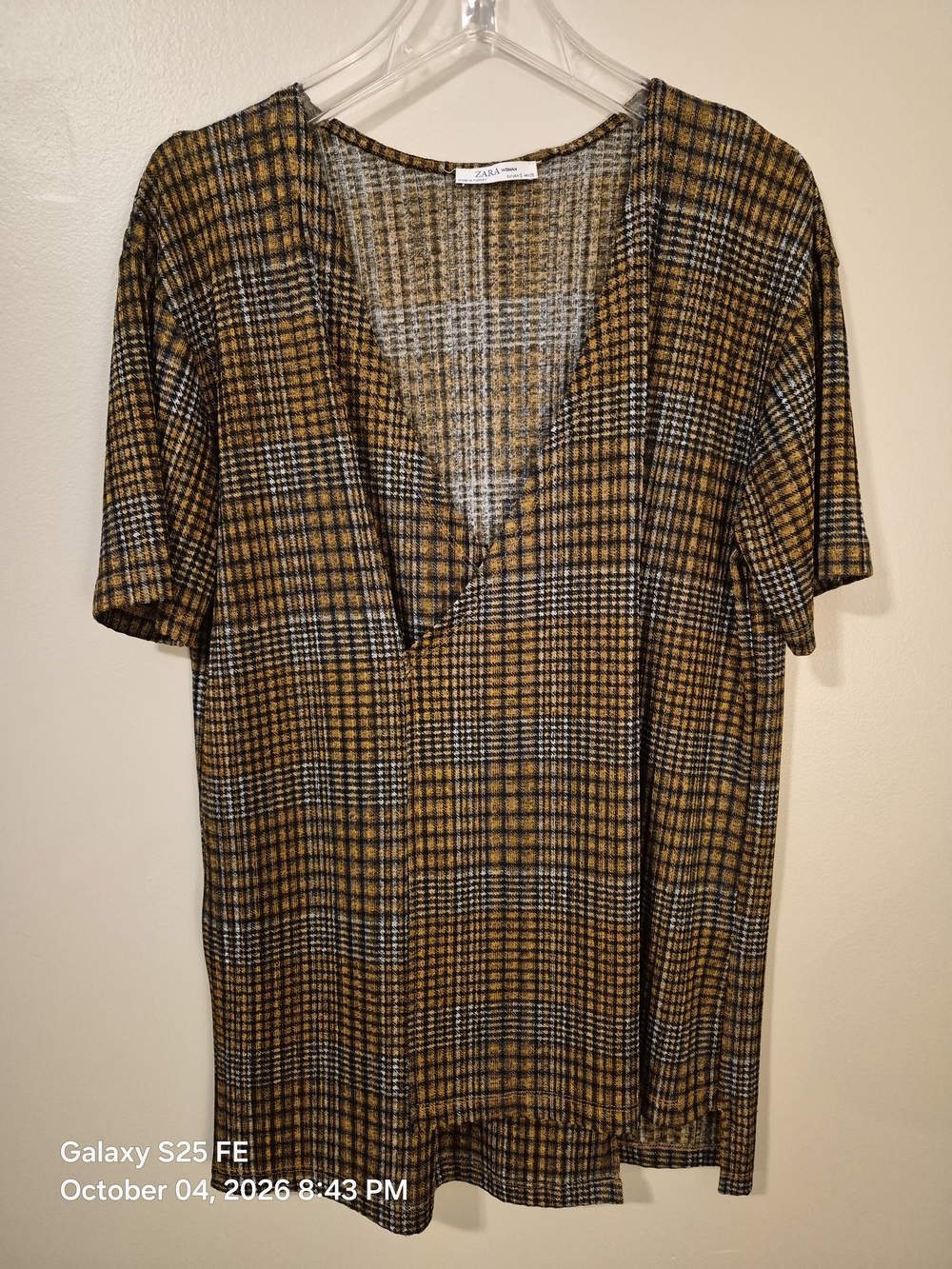 Zara Men Plaid Short Sleeve V-Neck Shirt in Mustard